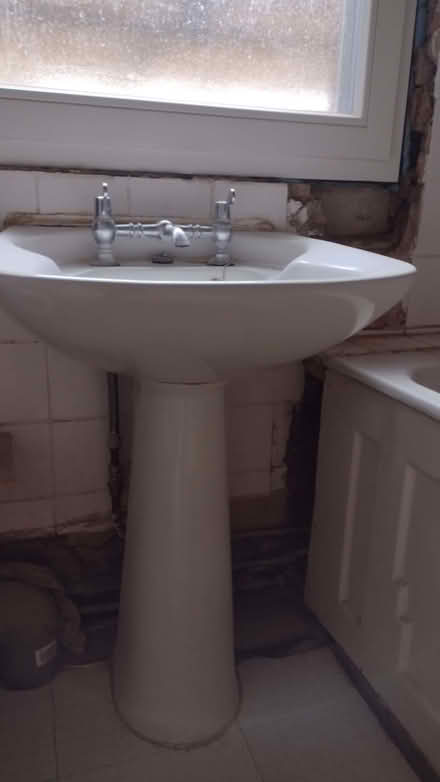 Photo of free Bathroom sink with pedestal (Iffley Road OX4) #1