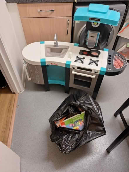 Photo of free Toy kitchen (Walthamstow) #1