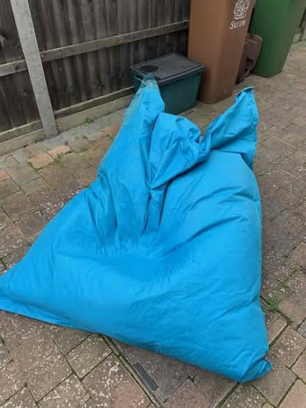 Photo of free BIG blue waterproof garden beanbag (Worcester Park KT4) #2