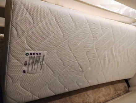 Photo of free Single mattress like new (Petersfield GU31) #2