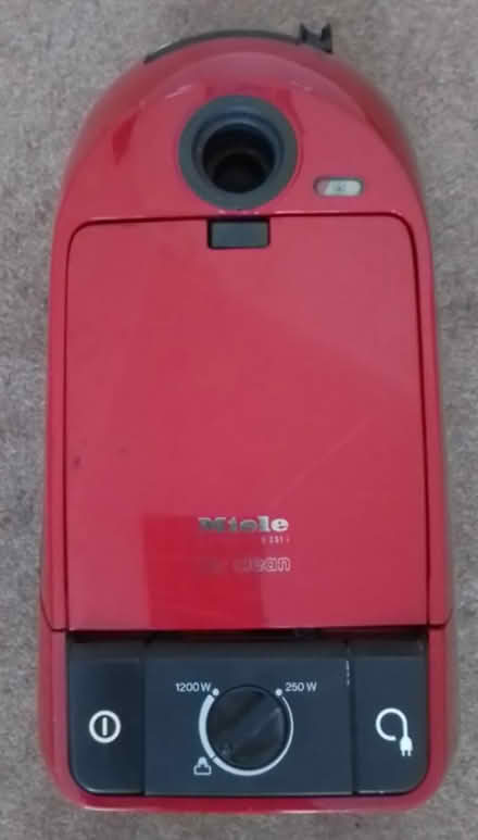 Photo of free Miele s251i vacuum cleaner - broken (Berrylands KT5) #1