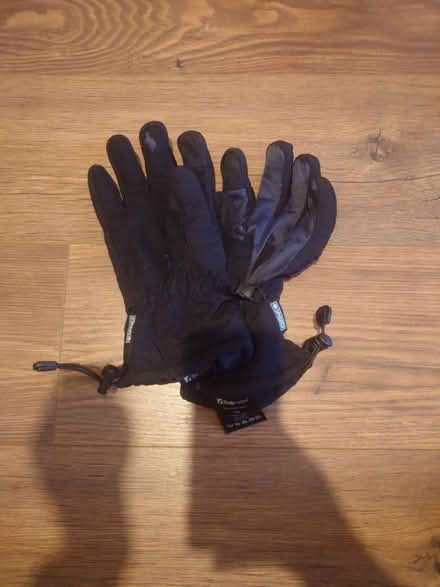Photo of free Men's gloves (S/M) (Tooting) #1