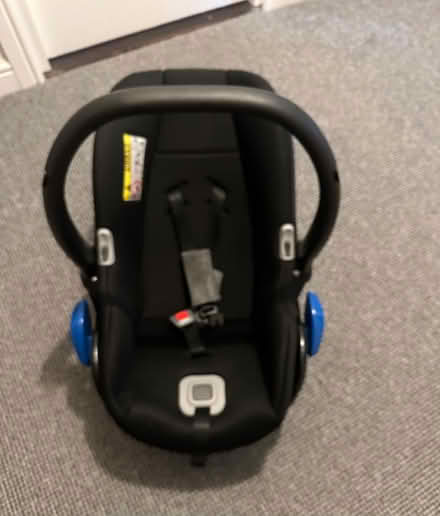 Photo of free Newborn carseat with isofix (Gyle EH12) #3