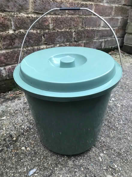 Photo of free Plastic bucket with lid (Chesham HP5) #1