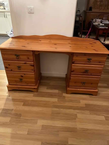Photo of free Dressing table/desk (Guildford GU2) #1