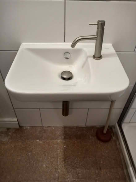 Photo of free Small washbasin (St Albans AL3) #1