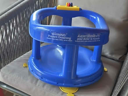 Photo of free Suction bath seat (RG31 Tilehurst) #1