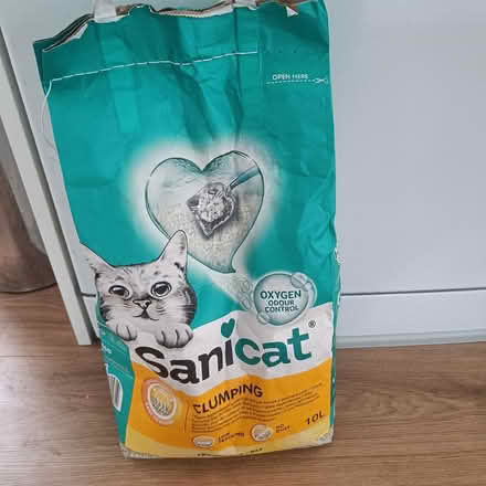 Photo of free Clumping cat litter (Westminster Drive PO21) #1