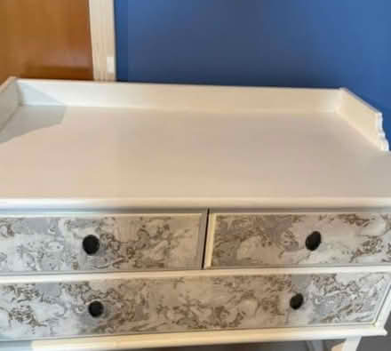 Photo of free Chest of drawers, legs need fixing (Boxmoor HP1) #2