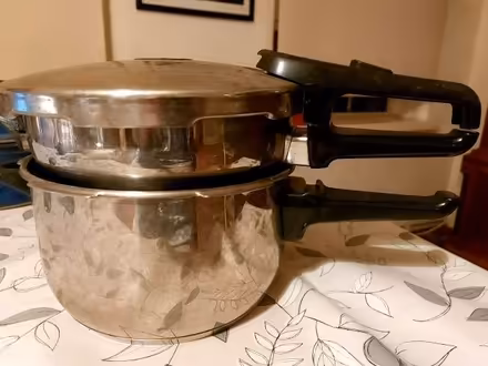 Photo of free Pressure cooker (Rotherhithe SE16) #1
