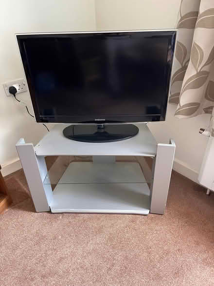 Photo of free 32 inch Samsung TV with stand if (IP5) #1
