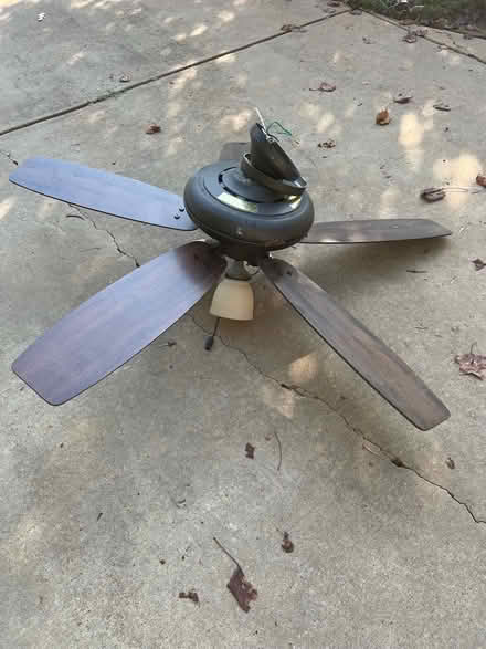 Photo of free ceiling fan (Mt Island) #1