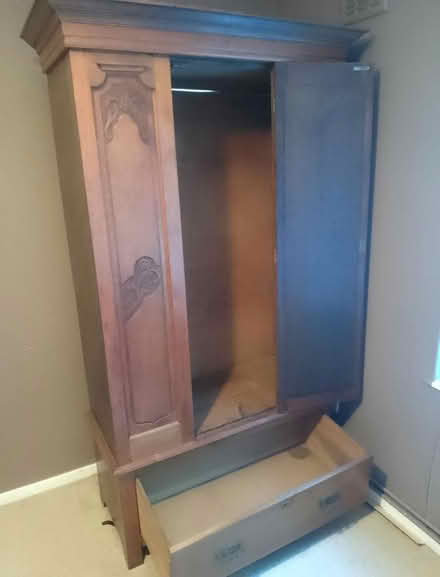 Photo of free 1930's Style wardrobe (Cutty Sark SE10) #3