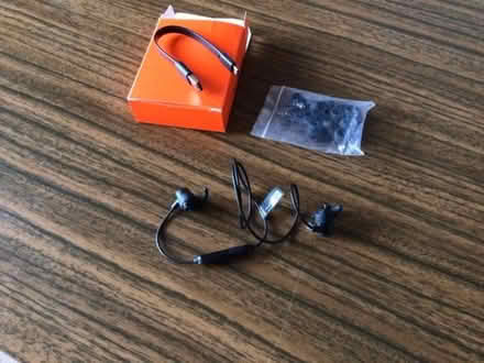 Photo of free Bluetooth, cable ear headphones (Tolworth KT5) #2