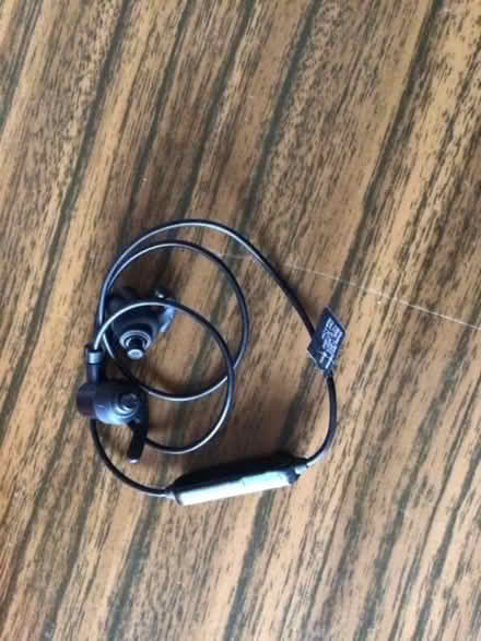 Photo of free Bluetooth, cable ear headphones (Tolworth KT5) #3