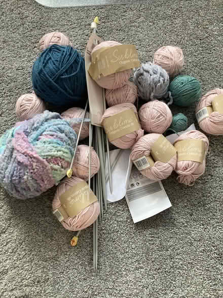 Photo of free Assorted wool and knitting needles (Southgate N14) #1