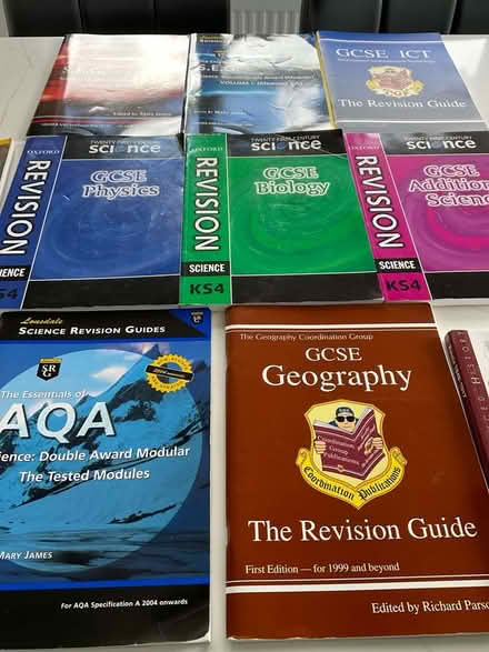 Photo of free Revision books (Leigh On Sea Ss93ss) #3