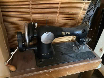 Photo of free Old Hand Sewing Machine (Bower Hinton TA12) #1