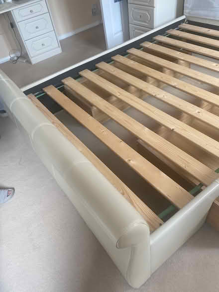 Photo of free 5ft sleigh bed NO MATTRESS..damaged (Dunstable lu6) #4