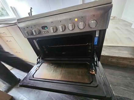 Photo of free Indesit Double Oven & Hob (Altofts WF6) #3