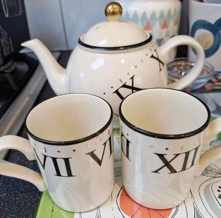 Photo of free Small teapot plus 2 mugs (M33 4ET) #1