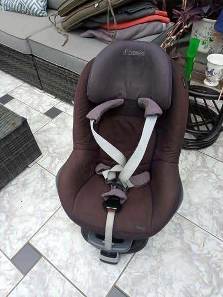 Photo of free Maxicosi Car seat and Familyfix Base (Hockley Heath CP B94) #2