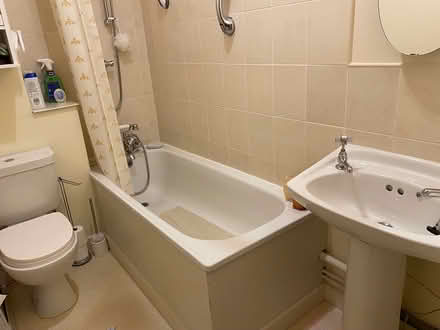 Photo of free Bathroom suite (Kirkcaldy KY2) #1