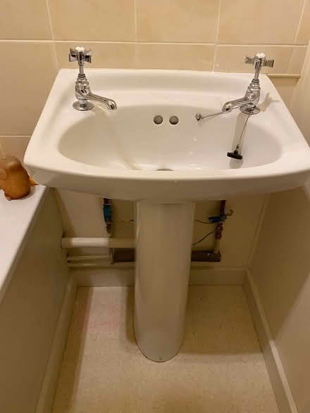 Photo of free Bathroom suite (Kirkcaldy KY2) #3