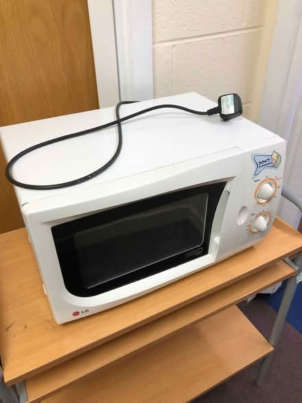 Photo of free Microwave (Little Neston CH64) #1