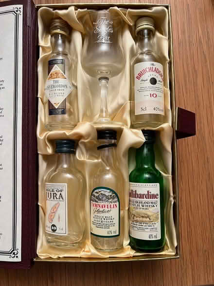 Photo of free Presentation set of single malt whisky bottles (empty) with (Knotty Green HP9) #3