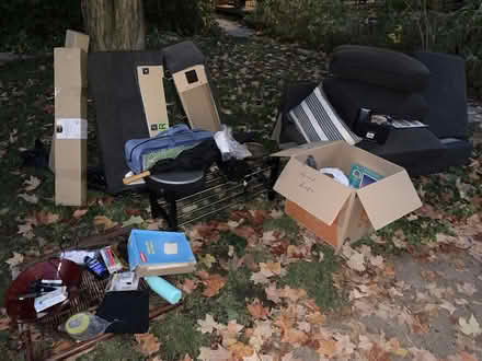 Photo of free household items on curb (115 Gladstone Ave) #1