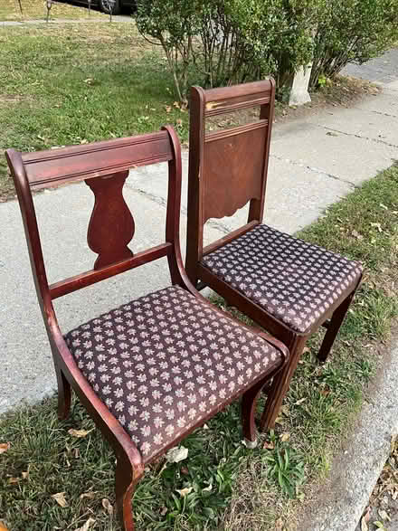 Photo of free Curbside Alert-Chairs (20 Harvard St, Newtonville) #3