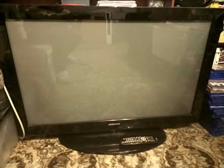 Photo of free Samsung 42" TV and remote (Pontefract) #1