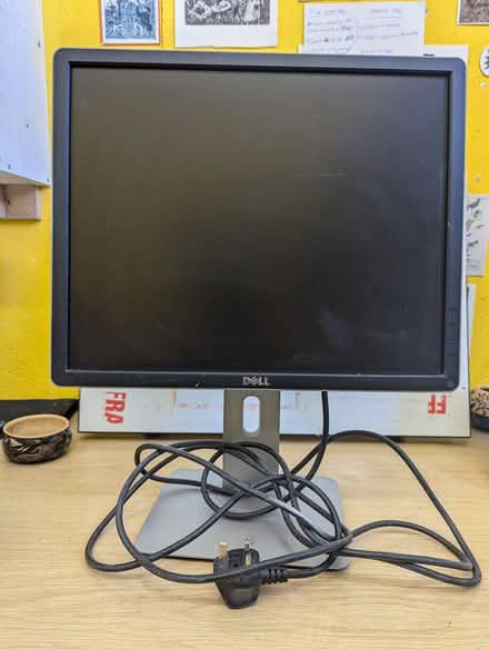 Photo of free Dell LCD monitor (Calton G40) #1