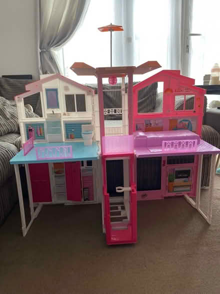 Photo of free Barbie house (St Albans al2) #1