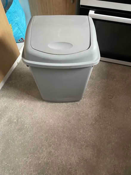 Photo of free Grey plastic kitchen bin (Moss DN6) #1