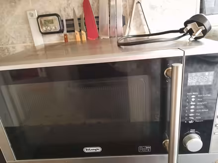 Photo of free Microwave 900w (Enfield EN1) #2