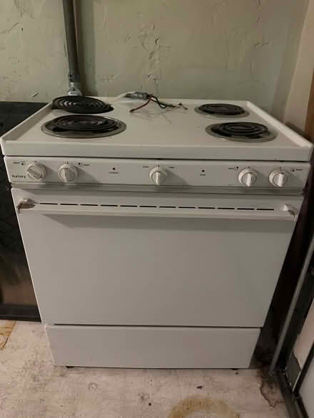 Photo of free Electric stove (Front driveway) #1