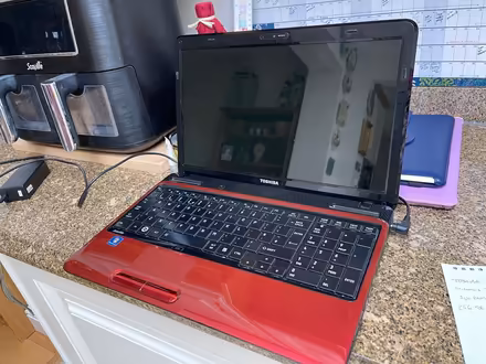 Photo of free Toshiba Laptop - Windows 7 (Selsdon CR2) #2