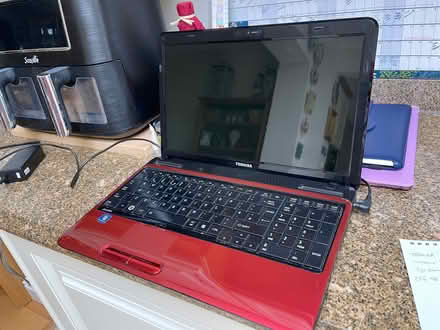 Photo of free Toshiba Laptop - Windows 7 (Selsdon CR2) #2