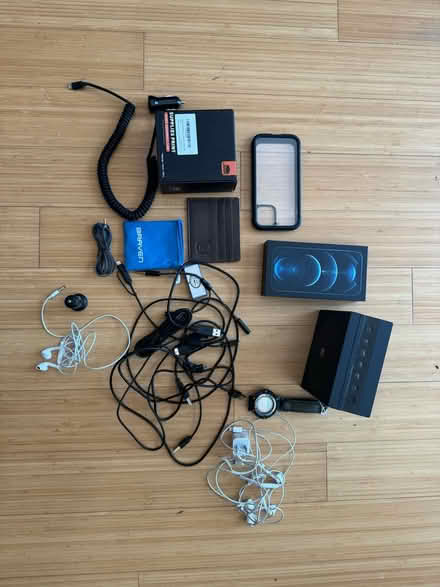 Photo of free Various trinkets and electronics (Los Feliz) #1