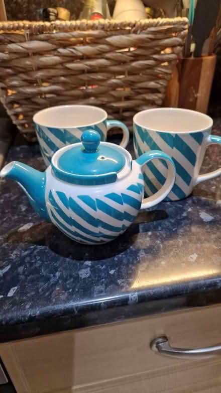 Photo of free Teapot and Tea Mugs (Bagshot, Surrey) #1
