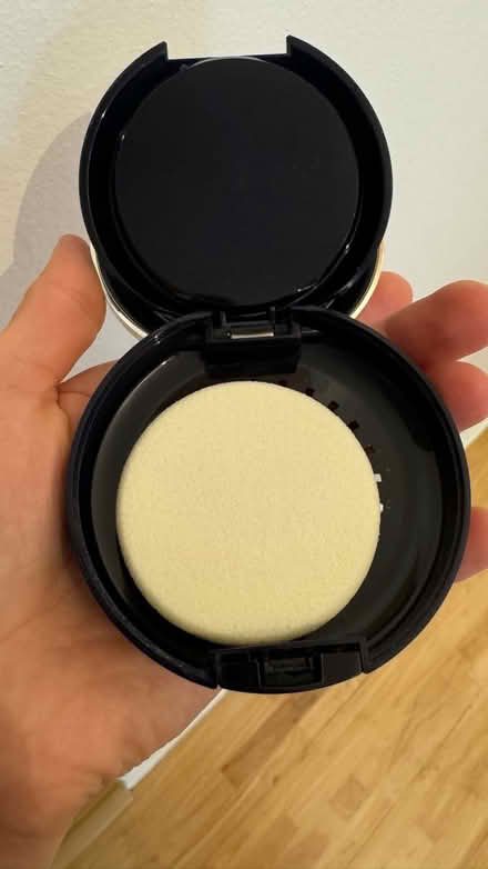 Photo of free Estee Lauder powder box for refills (W4) #3