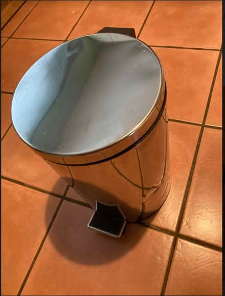 Photo of free metal pedal bin (Alton GU34) #1