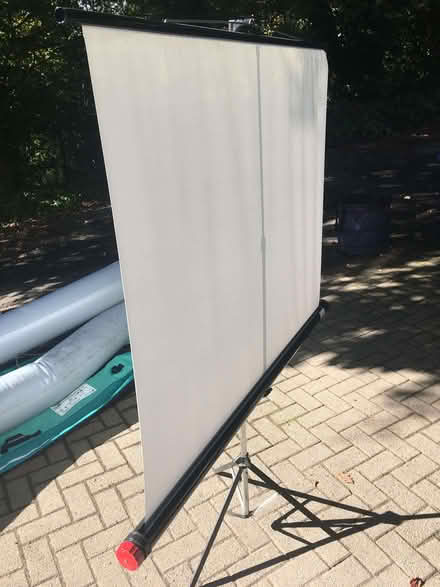 Photo of free old projector screen (Bridge of Allan FK9) #1