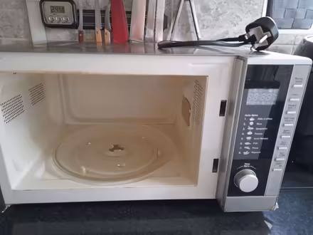 Photo of free Microwave 900w (Enfield EN1) #3