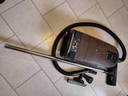 Photo of free Siemens Vacuum Cleaner (Stevenage, Old Town SG1) #2