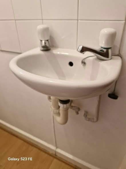 Photo of free Small sink & taps (DE14) #1