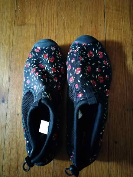 Photo of free Women water shoes size M7-8B (20818) #1