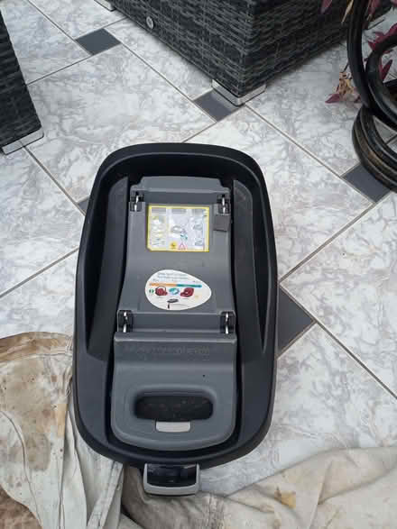 Photo of free Maxicosi Car Seat and Base (Hockley Heath CP B94) #2